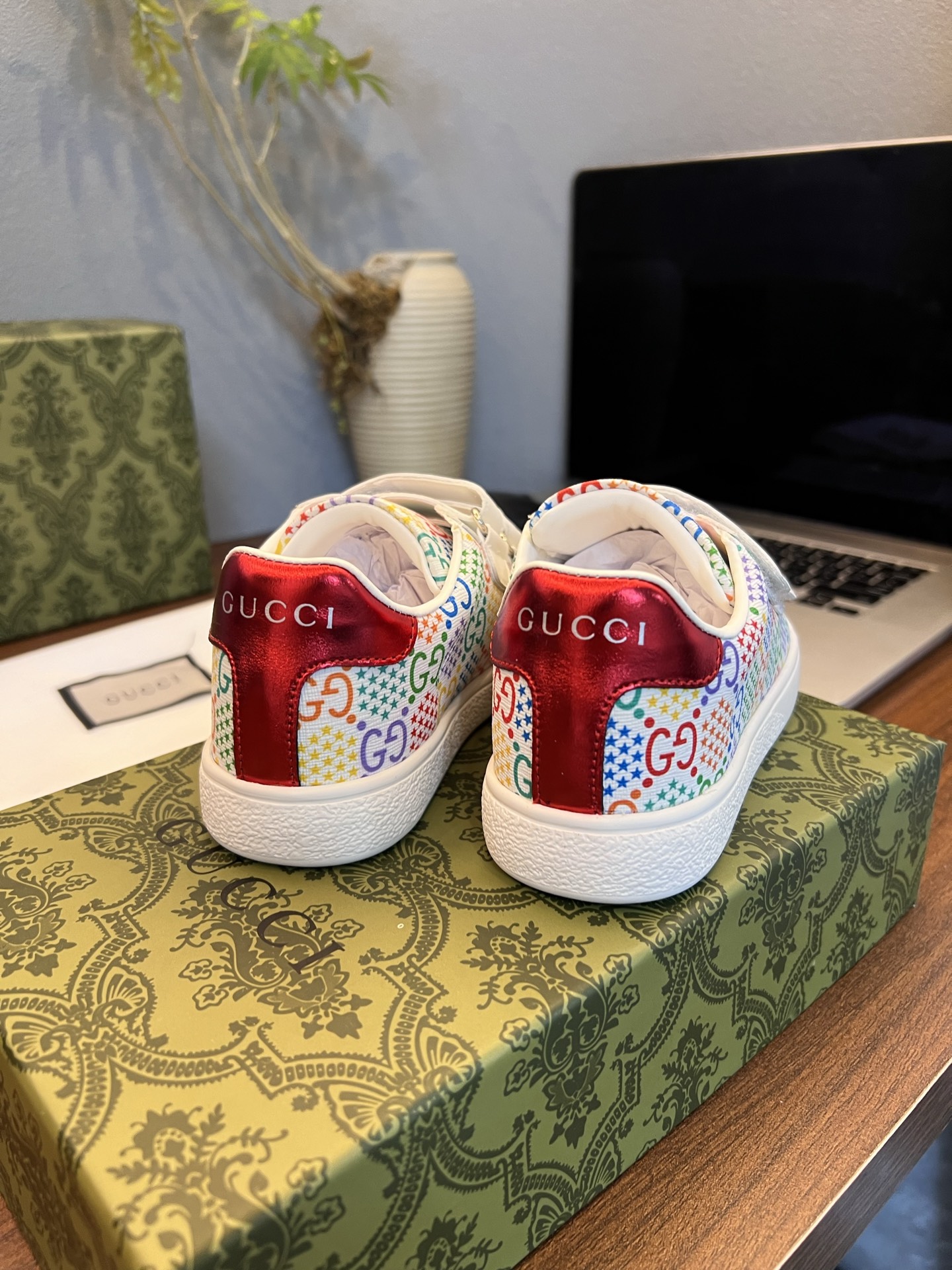 Children's shoes child